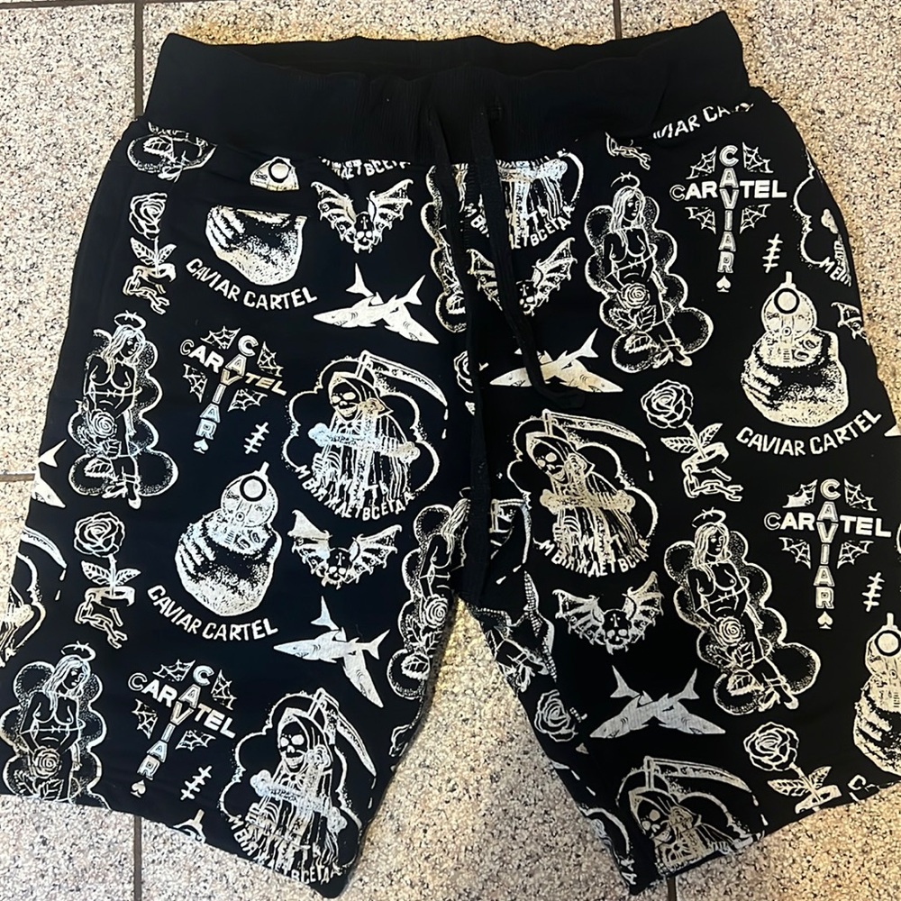 Caviar Cartel shorts Sz L